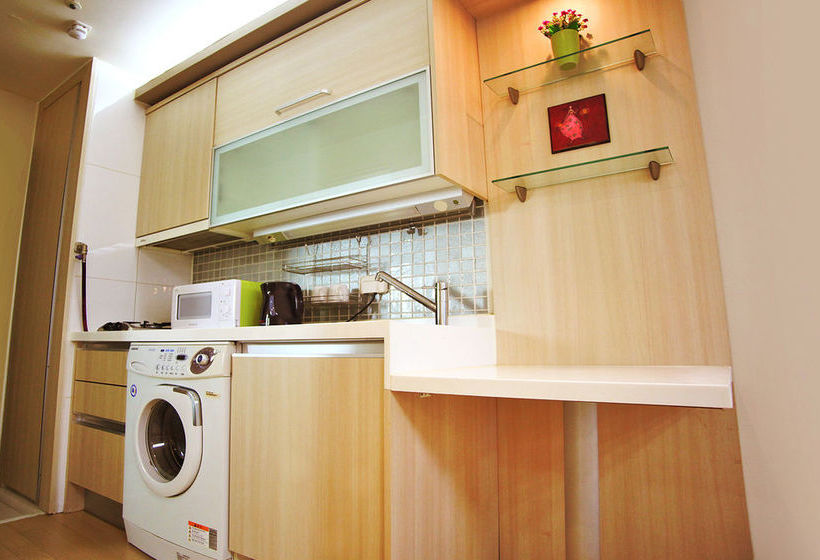 ペンション Crown House