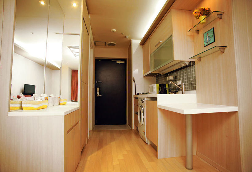 ペンション Crown House