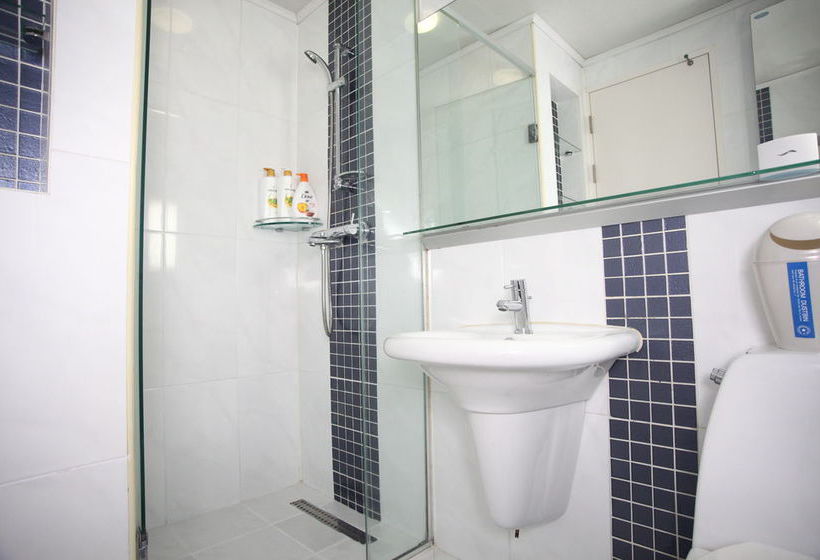 ペンション Crown House