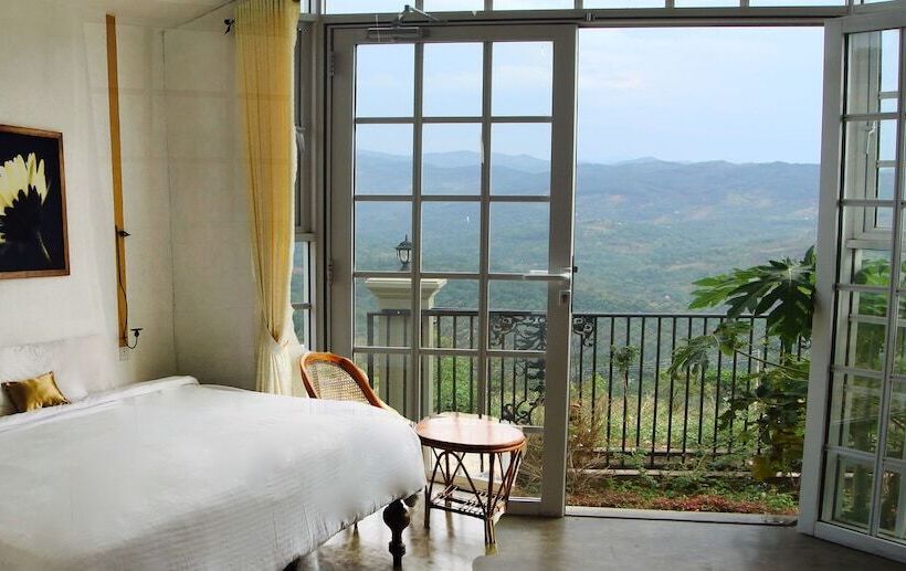 Отель Club Lespri