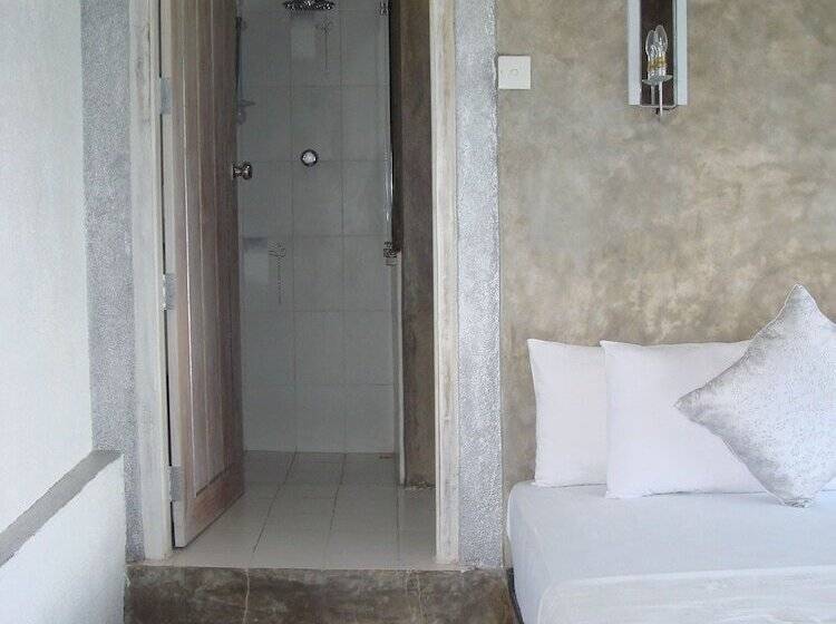 Отель Club Lespri