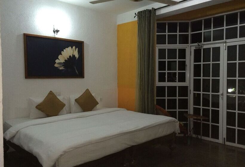 Отель Club Lespri