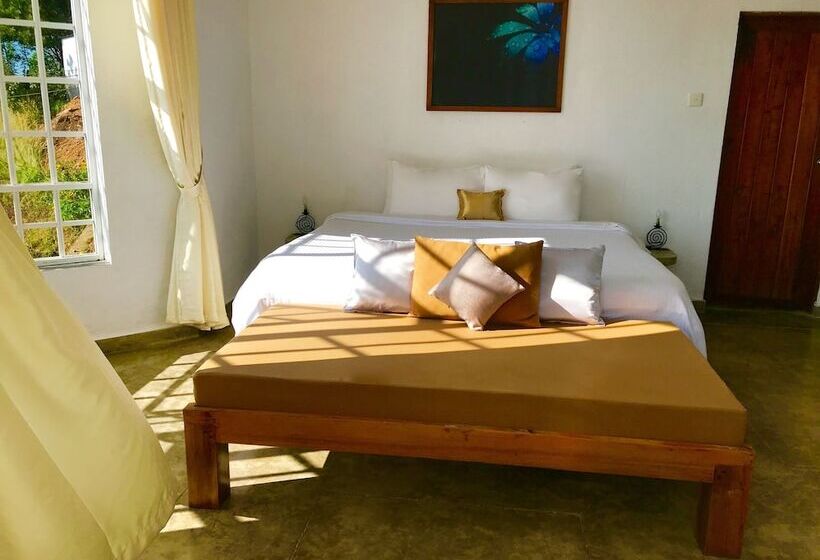 Отель Club Lespri