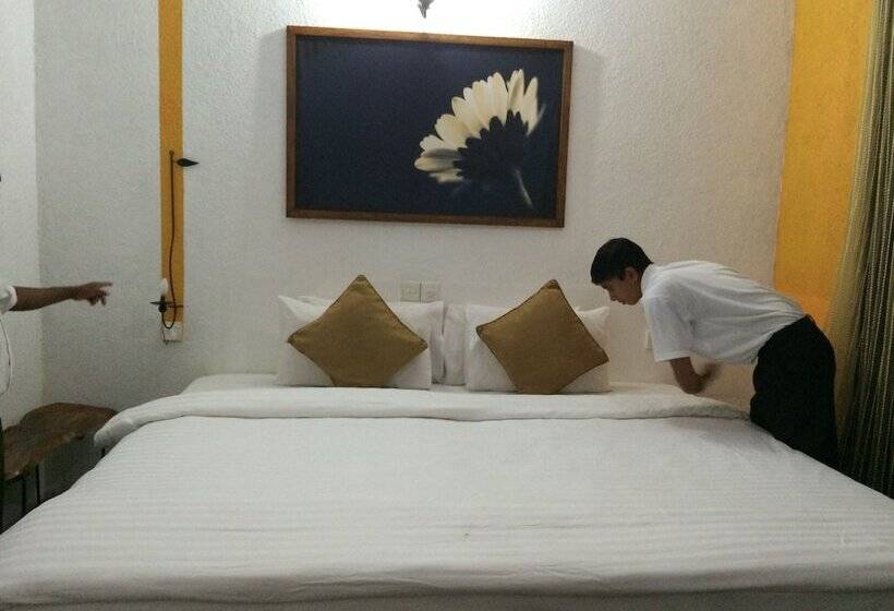 Отель Club Lespri