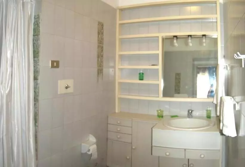 تختخواب و صبحانه Guesthouse La Rocca