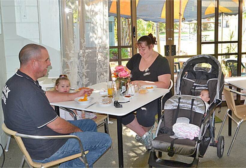 Beerwah Glasshouse Motel