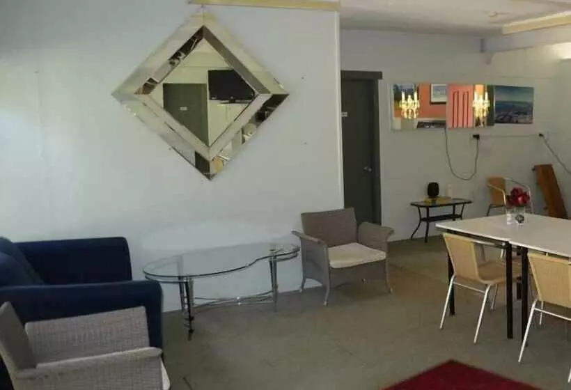 Beerwah Glasshouse Motel