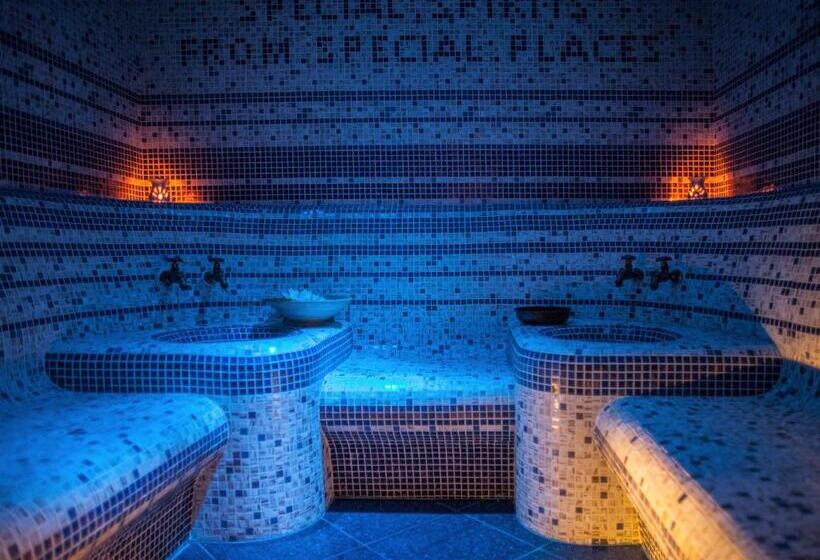 Diplomat Plaza Hotel & Resort