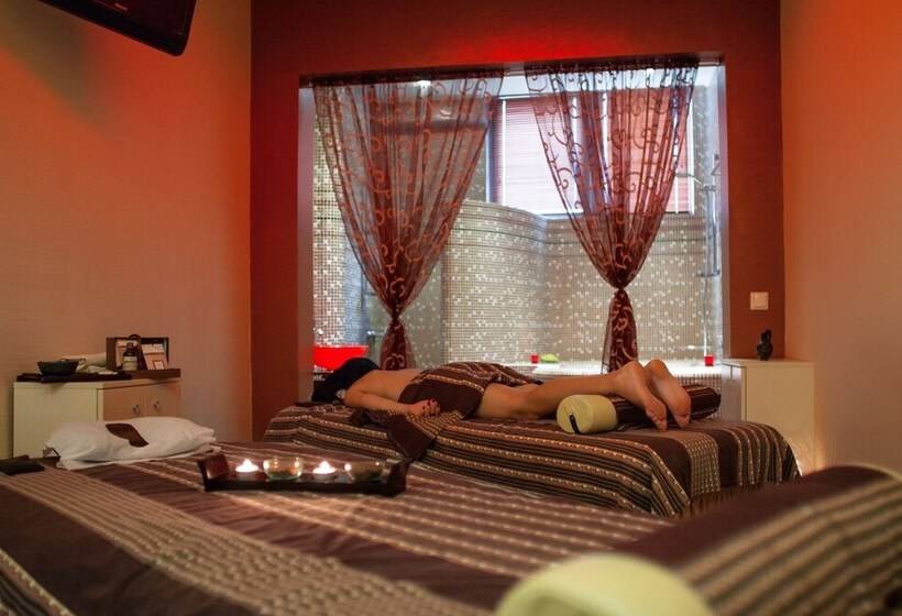 Diplomat Plaza Hotel & Resort