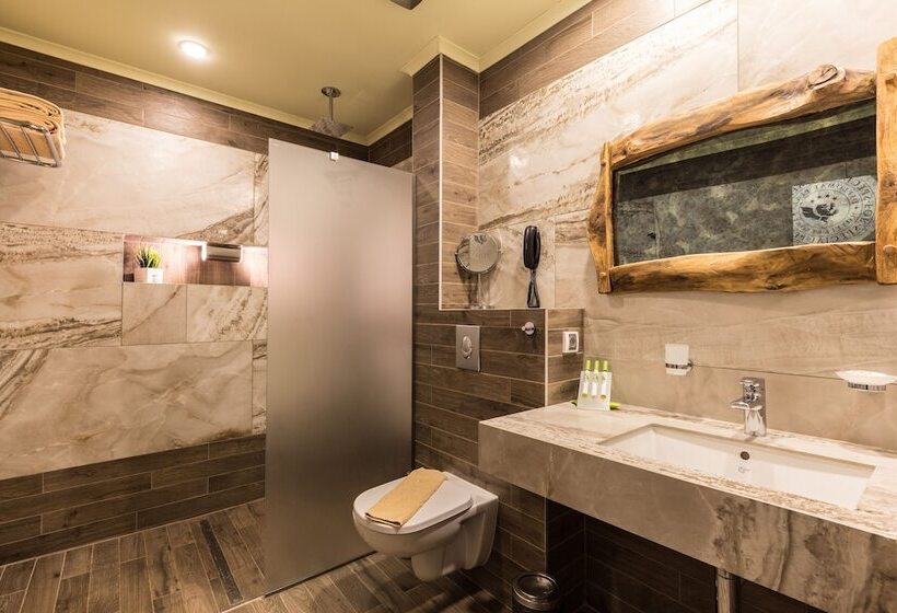 Diplomat Plaza Hotel & Resort