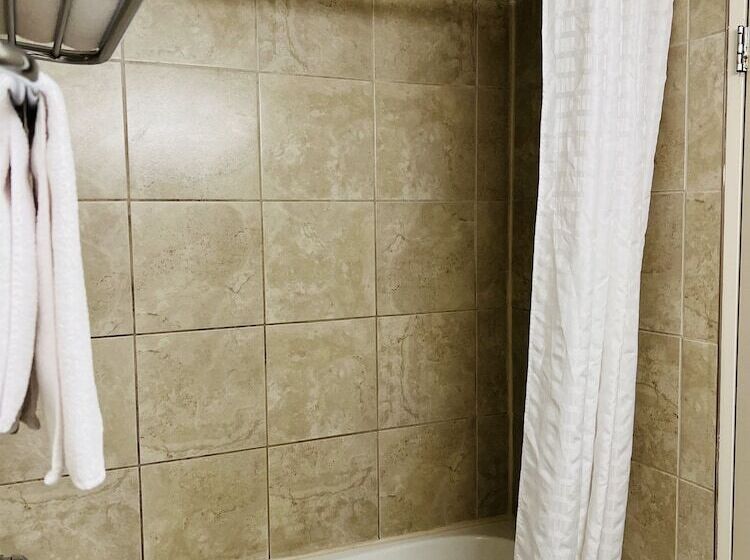 هتل Bcminns Lloydminster