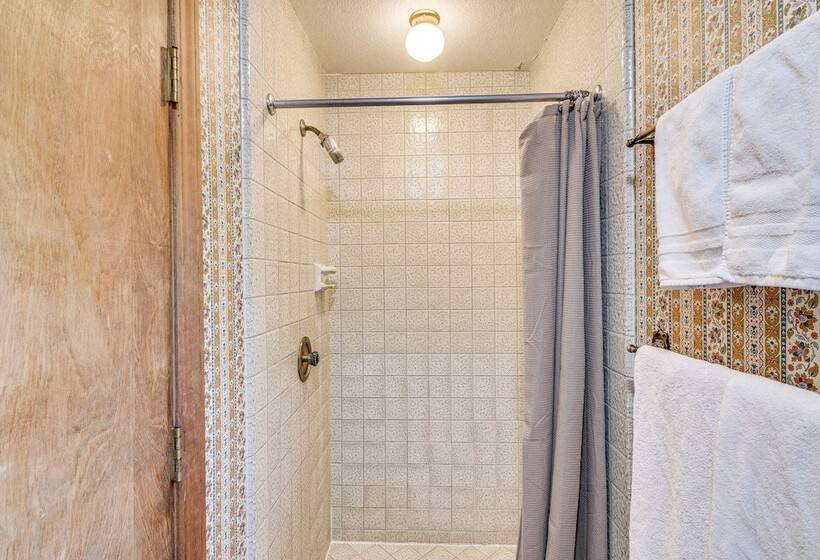 Grand Mountain Chalet W/ Hot Tub & Mountain Views