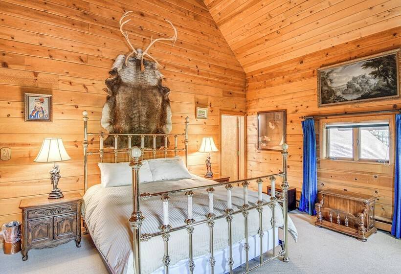 Grand Mountain Chalet W/ Hot Tub & Mountain Views