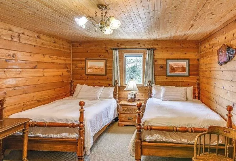 Grand Mountain Chalet W/ Hot Tub & Mountain Views