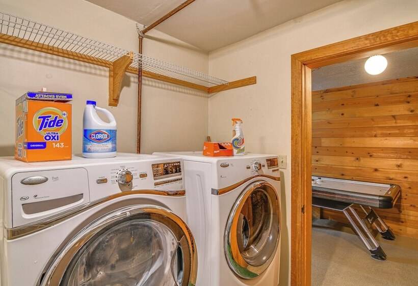 Grand Mountain Chalet W/ Hot Tub & Mountain Views