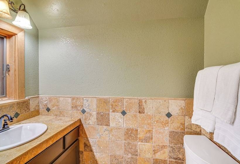 Grand Mountain Chalet W/ Hot Tub & Mountain Views