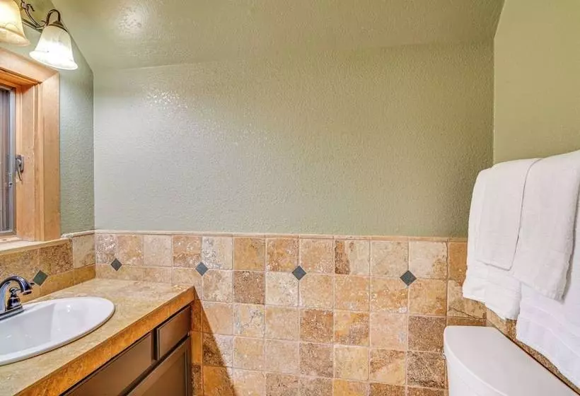 Grand Mountain Chalet W/ Hot Tub & Mountain Views