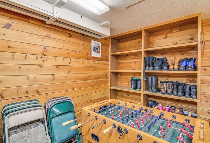 Grand Mountain Chalet W/ Hot Tub & Mountain Views