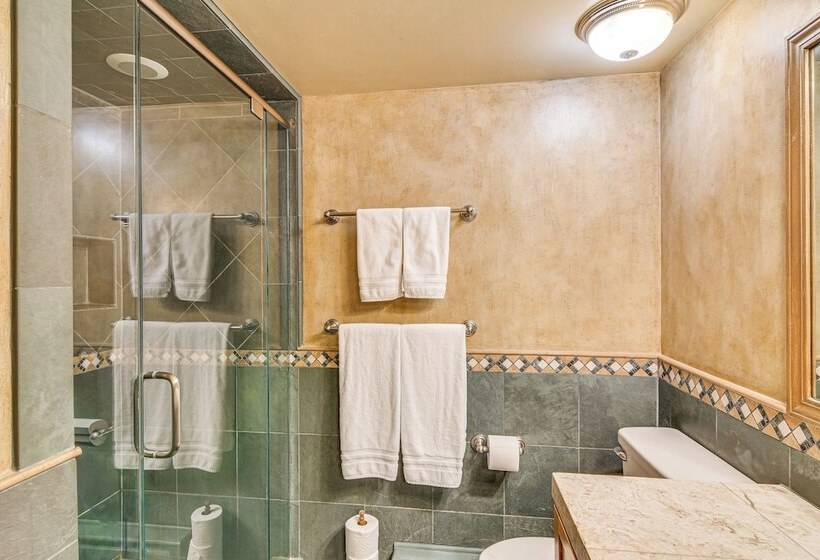 Grand Mountain Chalet W/ Hot Tub & Mountain Views