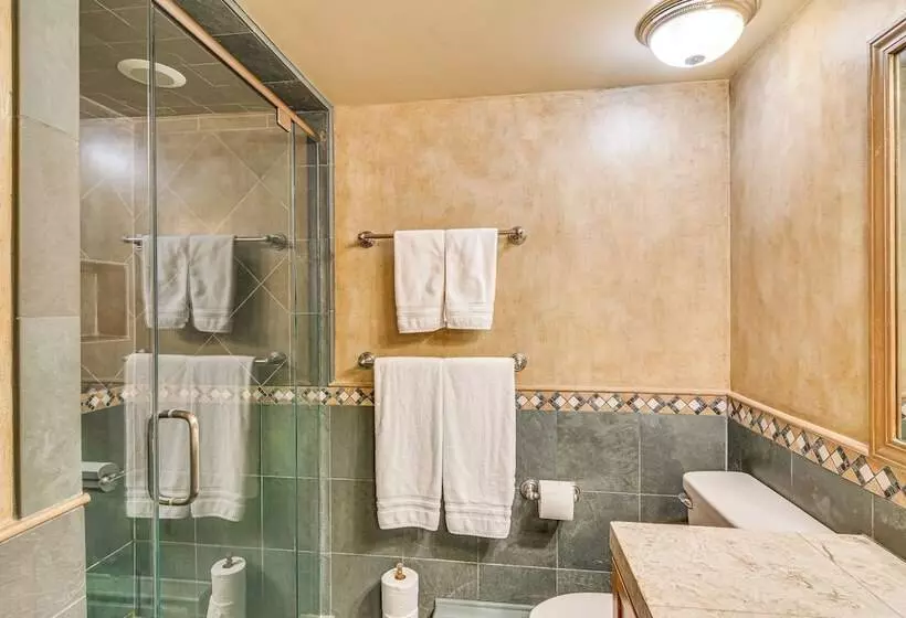 Grand Mountain Chalet W/ Hot Tub & Mountain Views