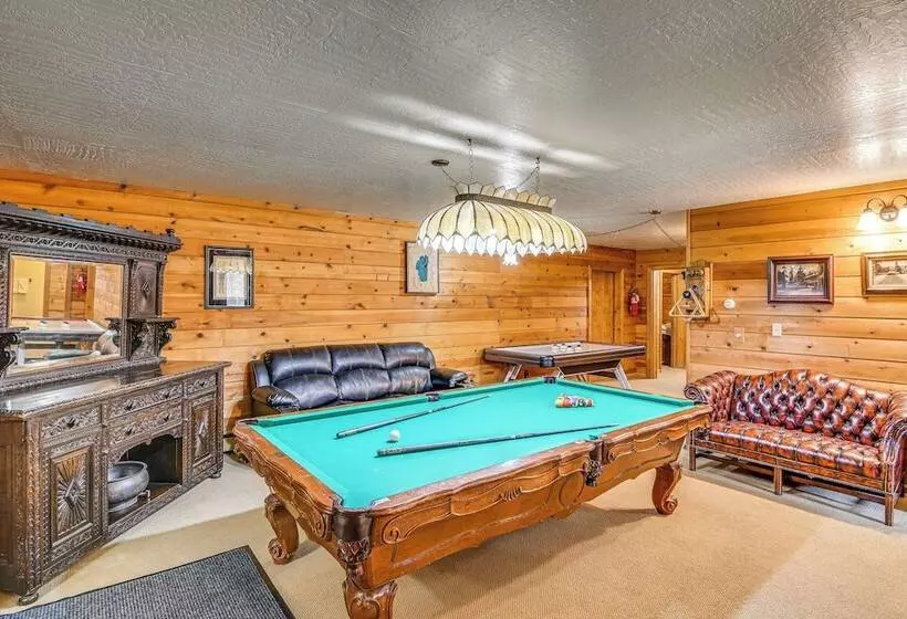 Grand Mountain Chalet W/ Hot Tub & Mountain Views