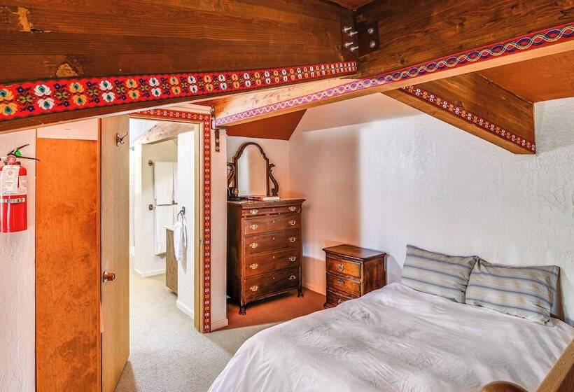 Grand Mountain Chalet W/ Hot Tub & Mountain Views