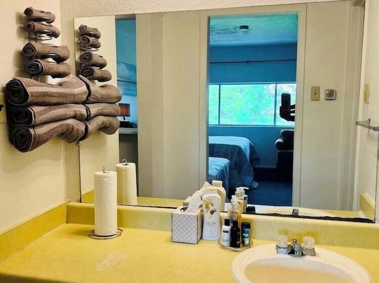 فندق Indian Creek Lodge