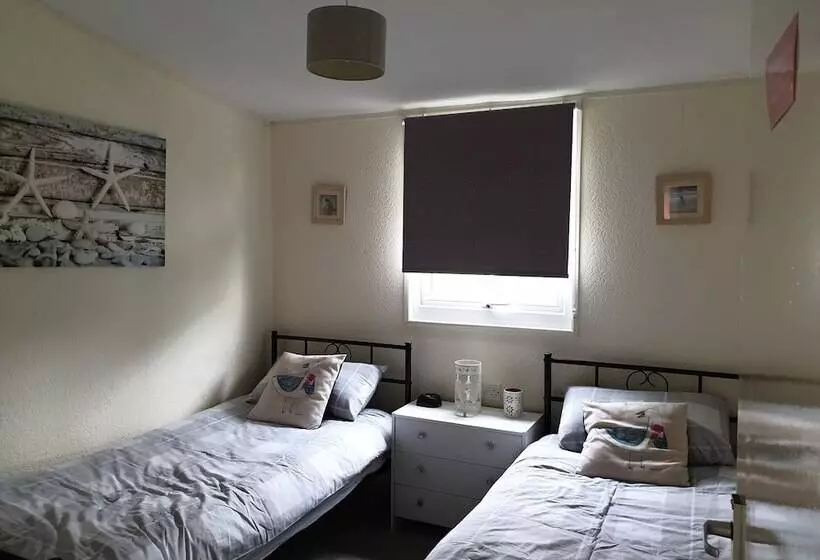 Hotelli Lovely Lodge Next To The Mansion House Llansteffan