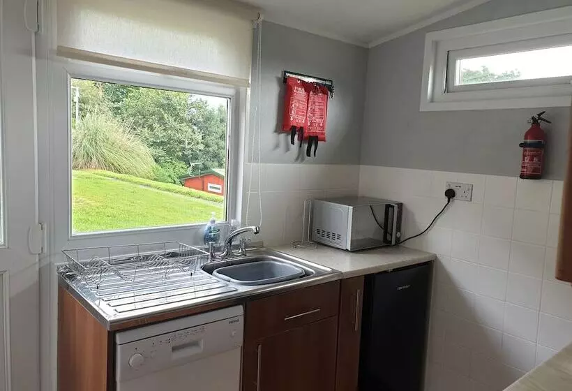 Hotelli Lovely Lodge Next To The Mansion House Llansteffan