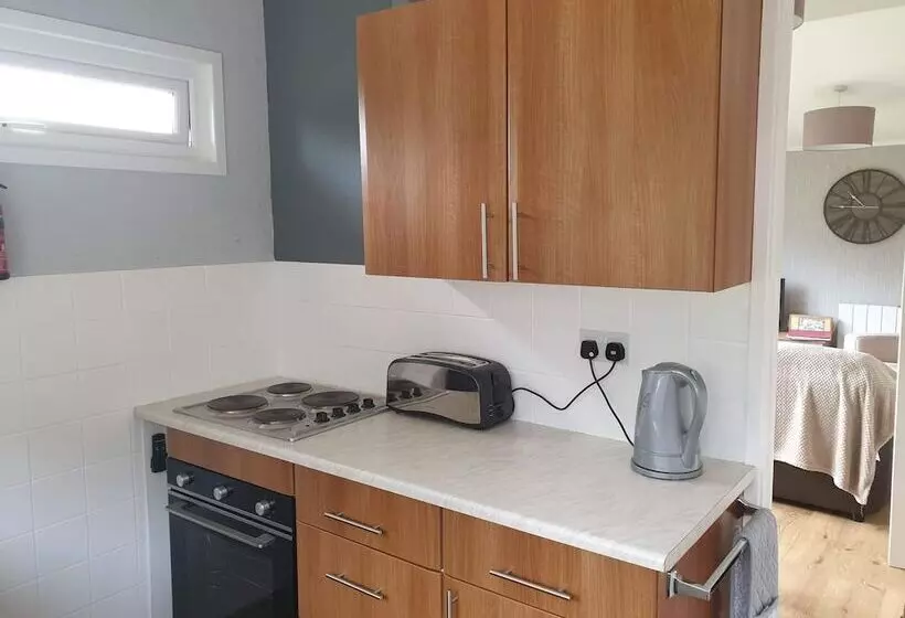 Hotelli Lovely Lodge Next To The Mansion House Llansteffan