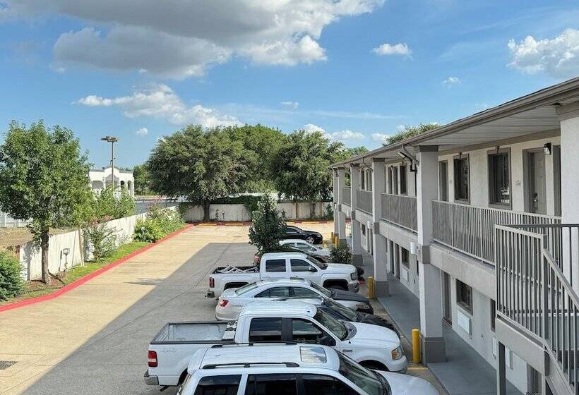 בית מלון כפרי Luxury Inn