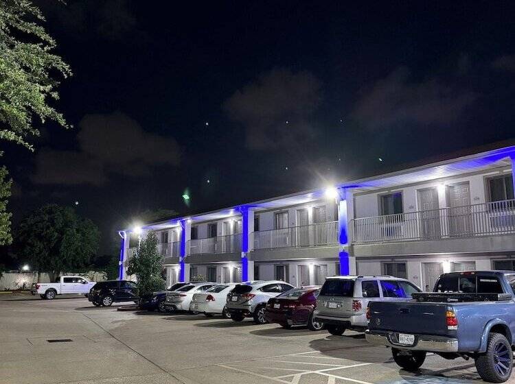 בית מלון כפרי Luxury Inn