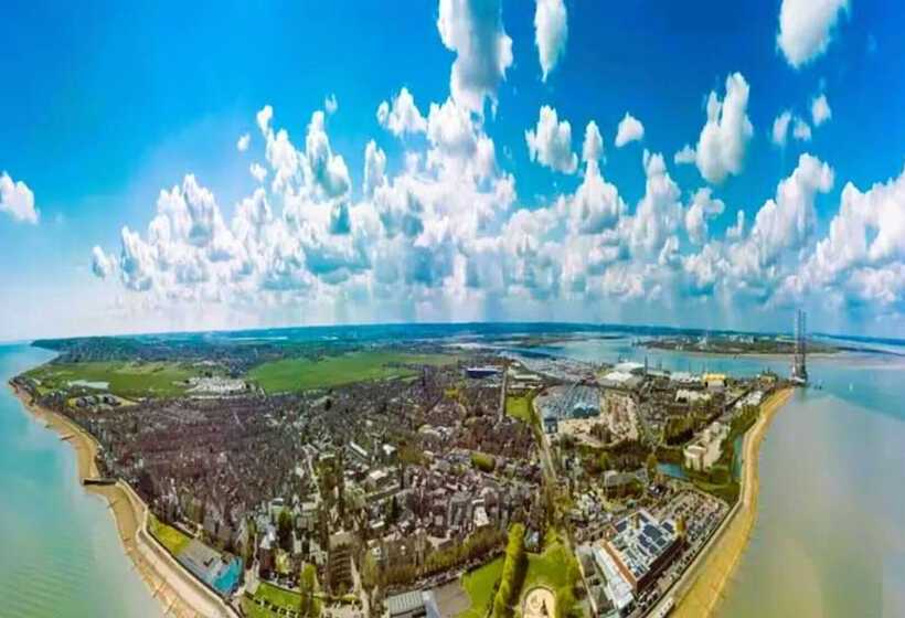 Отель Seaside Charm Carvan In Leys Down On Sea