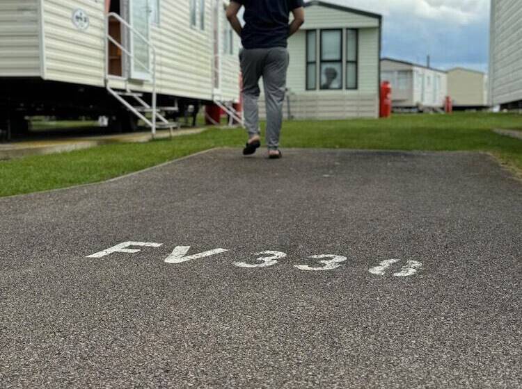 Отель Seaside Charm Carvan In Leys Down On Sea