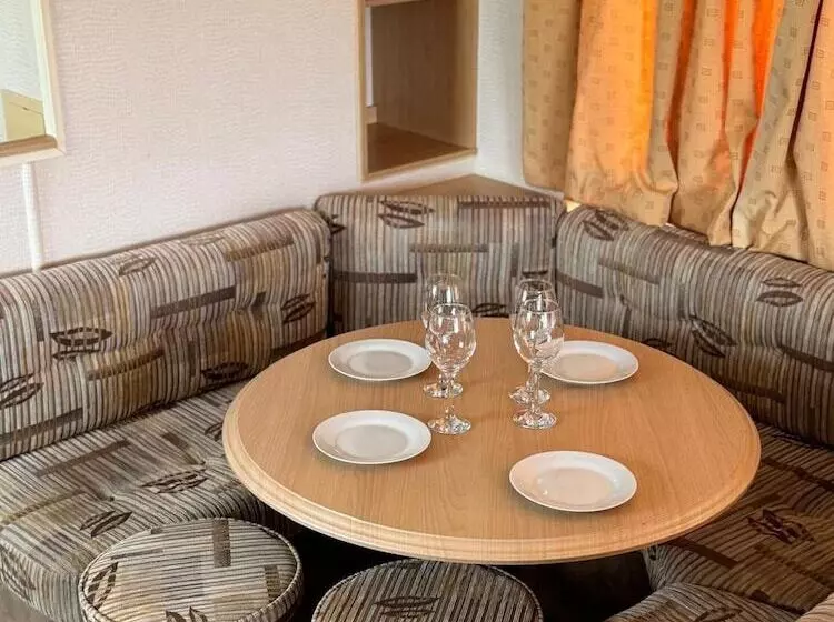 Hotelli Seaside Charm Carvan In Leys Down On Sea