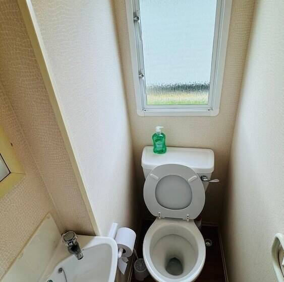 Отель Seaside Charm Carvan In Leys Down On Sea