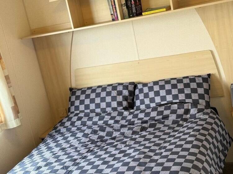 Отель Seaside Charm Carvan In Leys Down On Sea