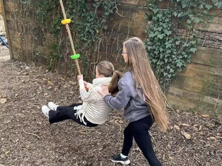 Hotelli Woods Meadow Glamping