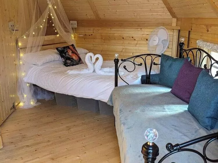 Hotelli Woods Meadow Glamping