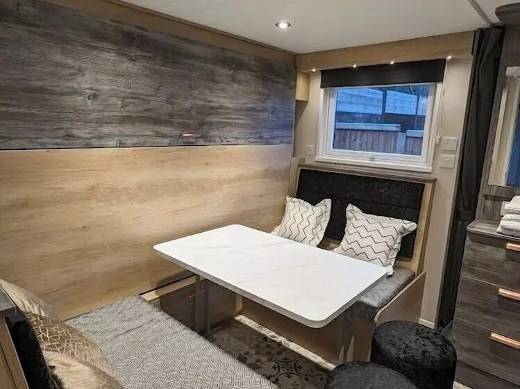 Hotelli Woods Meadow Glamping