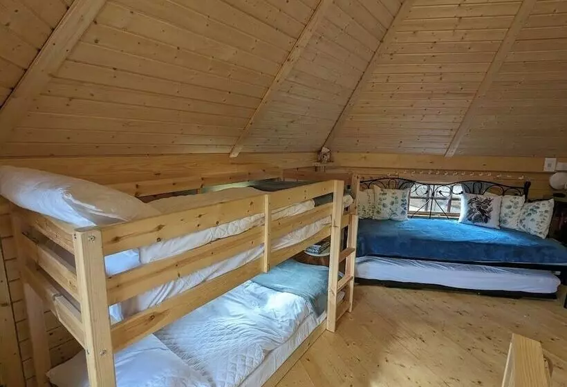 Hotelli Woods Meadow Glamping