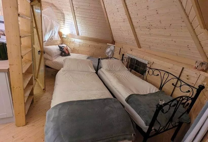 Hotelli Woods Meadow Glamping