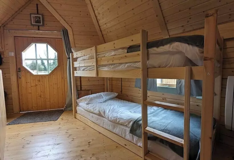 Hotelli Woods Meadow Glamping