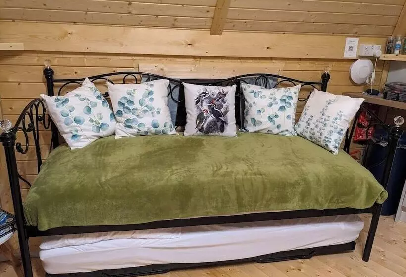 Hotelli Woods Meadow Glamping