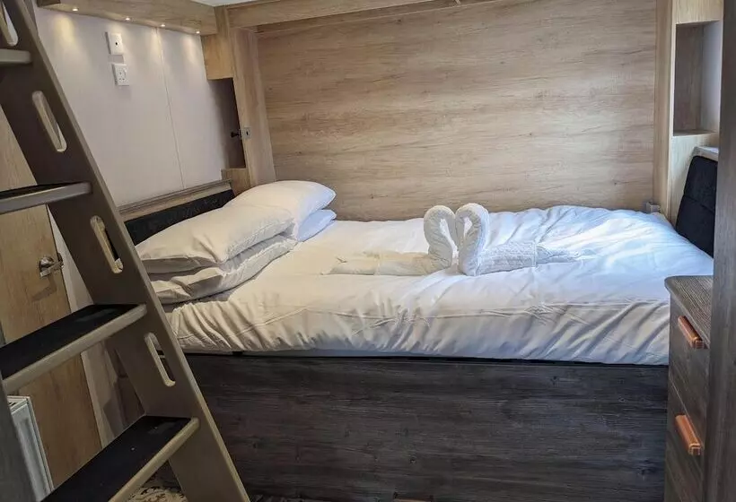 Hotelli Woods Meadow Glamping