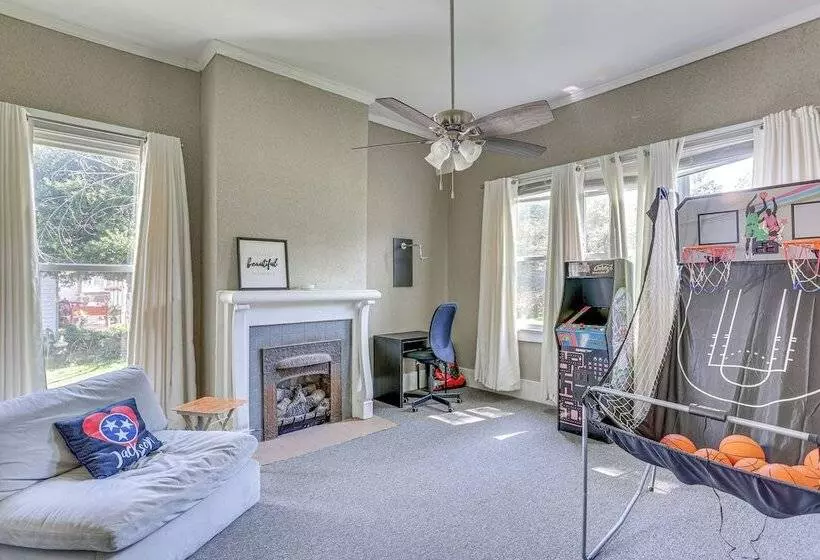 Jackson Family Home ~ 5 Mi To Downtown!
