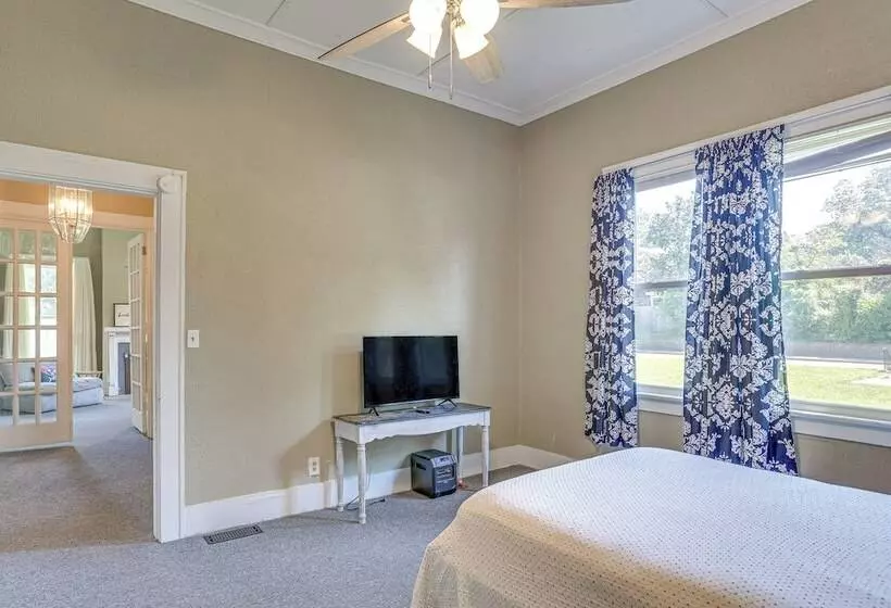 Jackson Family Home ~ 5 Mi To Downtown!