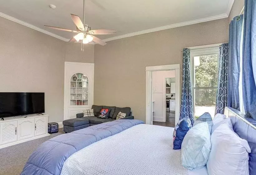 Jackson Family Home ~ 5 Mi To Downtown!