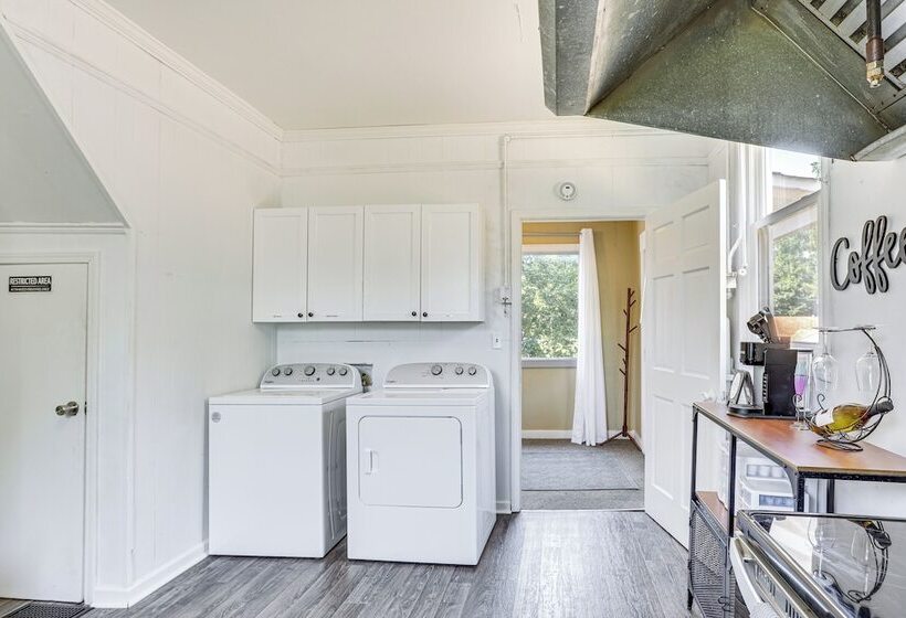 Jackson Family Home ~ 5 Mi To Downtown!