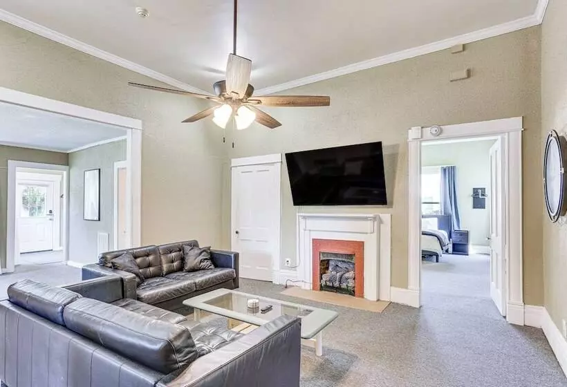 Jackson Family Home ~ 5 Mi To Downtown!